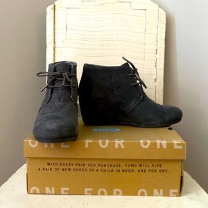 Toms Desert Wedge in Castlerock Grey Suede, size 8.5